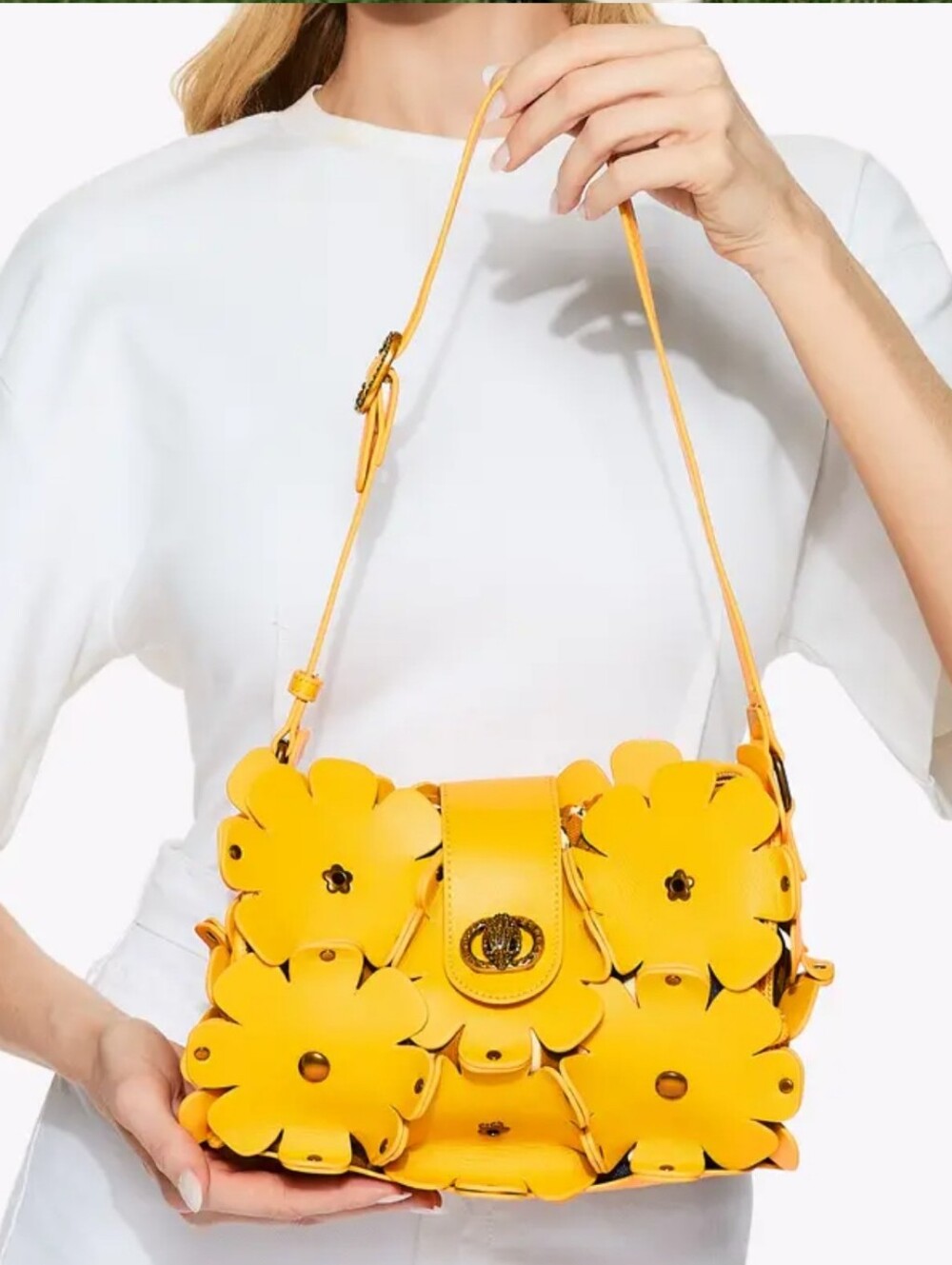 Kurt Geiger 3D Chelsea Yellow Floral Shoulder BagPreowned. 